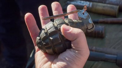 На Закарпатті у будинок поліцейського кинули гранату