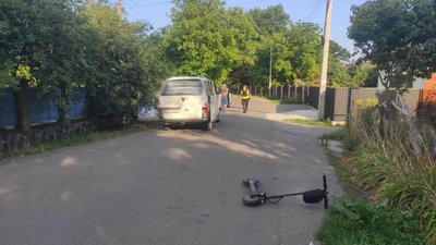 У Львівському районі у ДТП постраждала водійка електросамоката