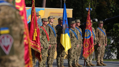 У Львові військові, які захищають Україну, взяли участь у піднятті Державного прапора (ВІДЕО)