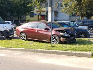 У Львові зіштовхнулися два легковики (фото, відео)