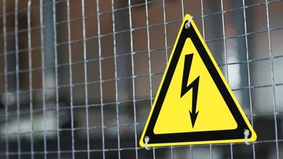 Трагедія під Львовом: на підприємстві двох чоловіків уразило струмом, один з них загинув