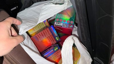 На Львівщині водій намагався провезти через "зелений коридор" електронні сигарети з канабідіолом