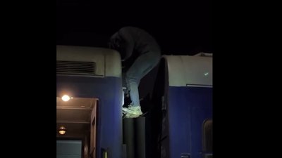 Чоловіка зняли з даху поїзда "Луцьк – Львів" (ВІДЕО)