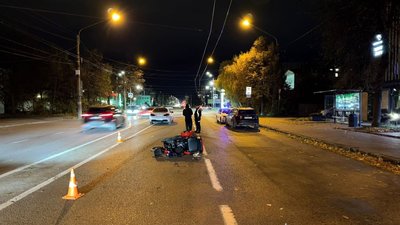 У Львові скутерист травмувався після зіткнення з BMW