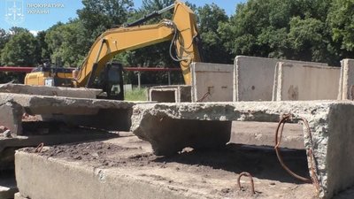 На Сумщині викрили експосадовця ДСНС, який змушував підлеглих будувати маєток дружині