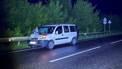 На автодорозі «Львів-Тернопіль-Рава-Руська» пізно ввечері водій збив жінку (ФОТО)
