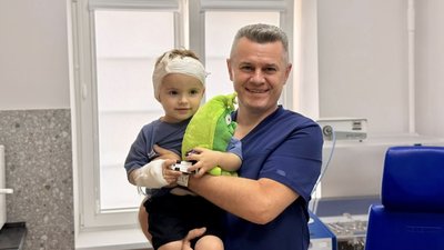 У Львові трирічному хлопчику встановили слуховий імплант