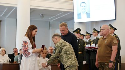 У Львові у День Незалежності 34 військових посмертно нагородили «Почесним знаком святого Юрія»