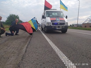 Львівщина на колінах зустріла загиблого воїна Василя Островського