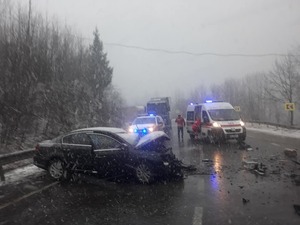 На Львівщині зіткнулися легковик і вантажівка: троє травмованих (фото)