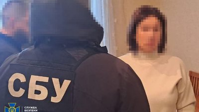 У Києві СБУ затримала колаборантку, яка на Донеччині запроваджувала "освітні стандарти" рф