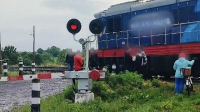 На Прикарпатті потяг збив неповнолітню, яка раптово вибігла на переїзд