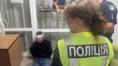 У Києві під час проходження ВЛК чоловік смертельно поранив лікарку