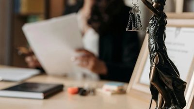 У Львові лікарка, яку судять через смерть 5-річної дитини, мобілізувалась