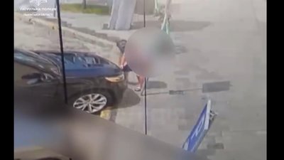 У Львові водій припаркувався на місці для людей з інвалідністю та сховав номери, щоб уникнути штрафу (ВІДЕО)