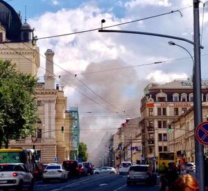 Пожежа на проспекті Свободи повністю знищила 1 квартиру, ще 2 - пошкоджено (фото)