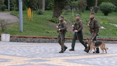 ВРУ дозволила нацгвардійцям застосовувати засоби примусової зупинки автомобіля, кайданки та електрошокери 