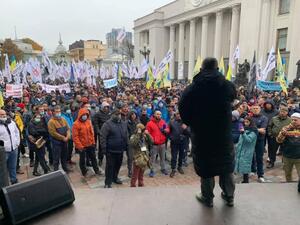 У центрі Києва протестують автомобілісти на єврономерах, рух обмежено (відео, фото)