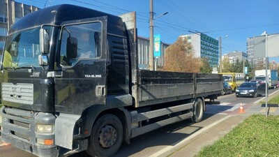 У Львові водій вантажівки скоїв наїзд на пішохода (ФОТО)