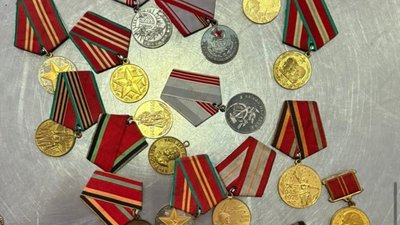 Прикордонники виявили у водіїв радянські медалі та старовинні монети