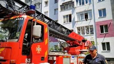 У Львівській області надзвичайники врятували 80-річну жінку, яка перебувала у важкому стані