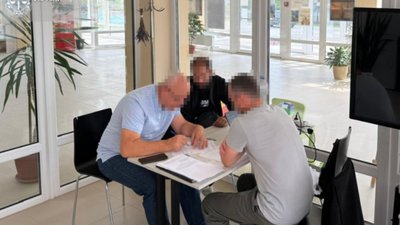 На Львівщині судитимуть іноземця, який ввозив авто для ЗСУ, а потім продавав їх