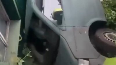 Перекинутий бус у кюветі: у Хмельницькому ТЦК прокоментували інформацію про причетність своїх працівників до ДТП (ВІДЕО)