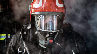 Пожежа у львівській багатоповерхівці: рятувальники вивели з вогню 10 людей
