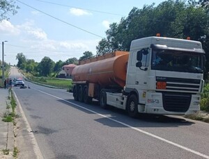 На Львівщині зіткнулися автопоїзд зі скутером, яким керував 13-річний хлопець (ФОТО)