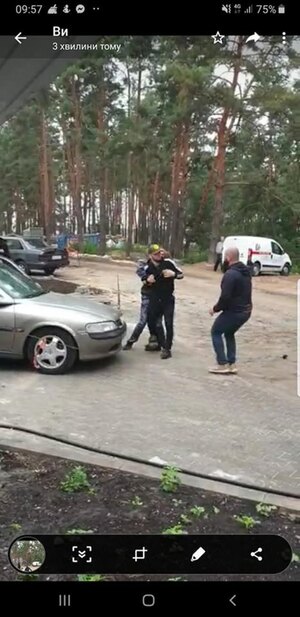 У столиці напали на нардепа: поліція шукає "Opel" на єврономерах