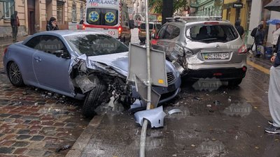 У Львові сталася ДТП (ФОТО)
