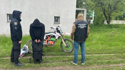 Прикордонники затримали чоловіка, який намагався переправити через кордон жителя Львівщини