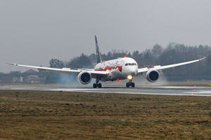 Унікальні лівреї літаків LOT Polish Airlines у Львові (ФОТО)