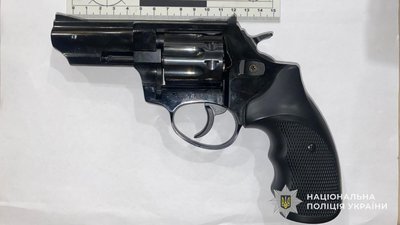 На Львівщині чоловік вчинив стрілянину