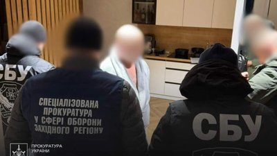На Хмельниччині ексначальника відділу ТЦК викрили на хабарях автомобілями