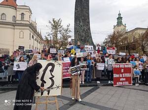 У Львові родини захисників «Азовсталі» вийшли на акцію, щоб підтримати жінок-військовополонених