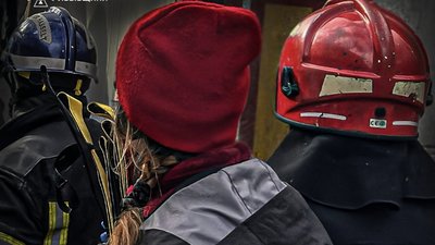 У Львові рятувальники евакуювали з квартири травмовану пенсіонерку