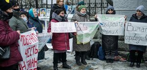 Не самогубці: батьки загиблих під час служби солдатів приїхали під Офіс Президента