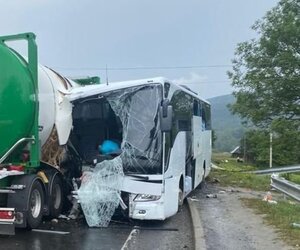 У поліції повідомили про загиблих і травмованих, внаслідок зіткнення автоцистерн з автобусом на Львівщині