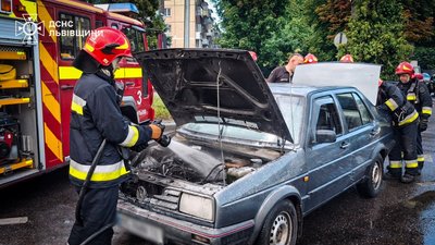 У Львові під час руху загорівся автомобіль (ВІДЕО)