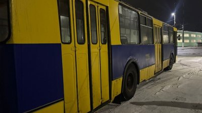 У Житомирі підлітка уразило струмом у тролейбусі