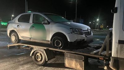 У Рівному п’яний таксист з пасажирами в салоні під час комендантської години скоїв ДТП (ФОТО)