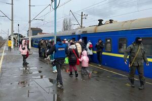 Противник підриває мости, колії та вокзали — «УЗ» про умови евакуаційних рейсів