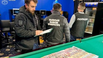Казино для «перевірених» у Львівській обалсті: сімох осіб підозрюють у підпільному азартному бізнесі