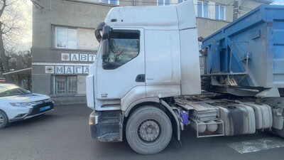 На Львівщині вантажівка збила жінку: потерпілу госпіталізували (ФОТО)