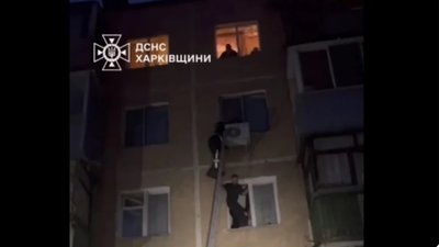 3-річна дитина, яка випала з вікна п’ятого поверху, врятувалася завдяки кондиціонеру