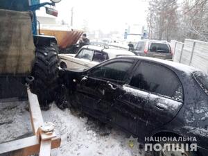 Масштабна ДТП на Харківщині: трактор протаранив авто поліції і ще 7 легкових автомобілів (ФОТО)