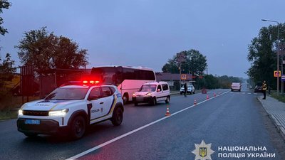 На Тернопільщині водій автомобіля збив двох жінок