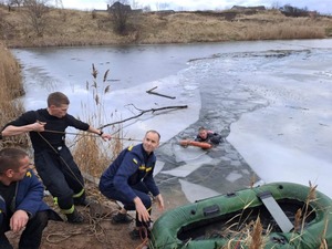 Трагедія на Волині: діти провалилися під кригу у кар’єрі (ФОТО)