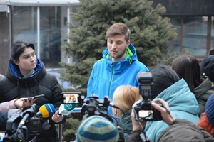 В Дніпрі юнак кинувся в крижану воду щоб врятувати дворняжку (фото, відео)